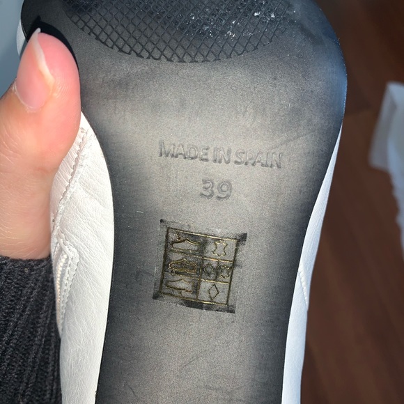 white pintervalle boots perfect for fall🖤 - Picture 7 of 9